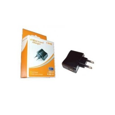 Alimentatore caricatore universale USB da rete muro per Iphone Ipod cellulari MP3 MP4